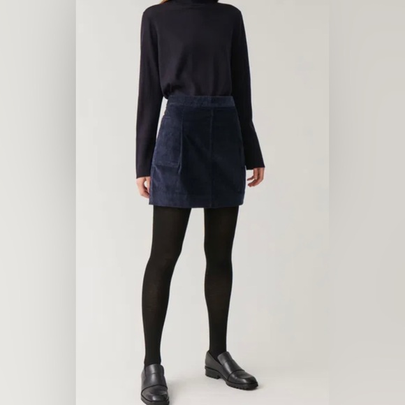 NWT, COS, Navy Blue Corduroy Mini Skirt w/ Pockets, Size 6 - Picture 2 of 9
